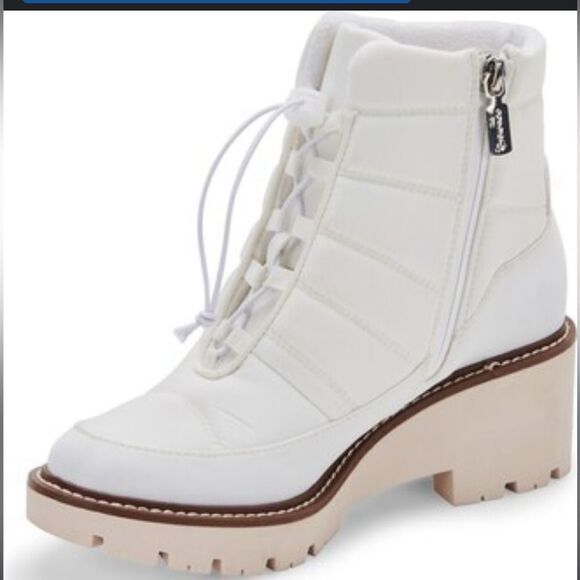Blondo Daisy Waterproof Lug Sole Boot in White Size 10 NWOB - Picture 1 of 12